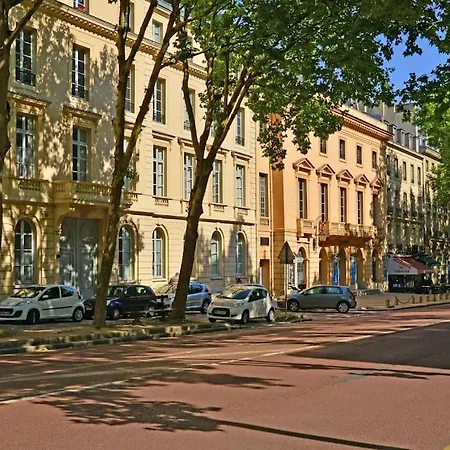 2 Pieces Avec Balcon - Parking - Proche Versailles * Le Chesnay (Yvelines)